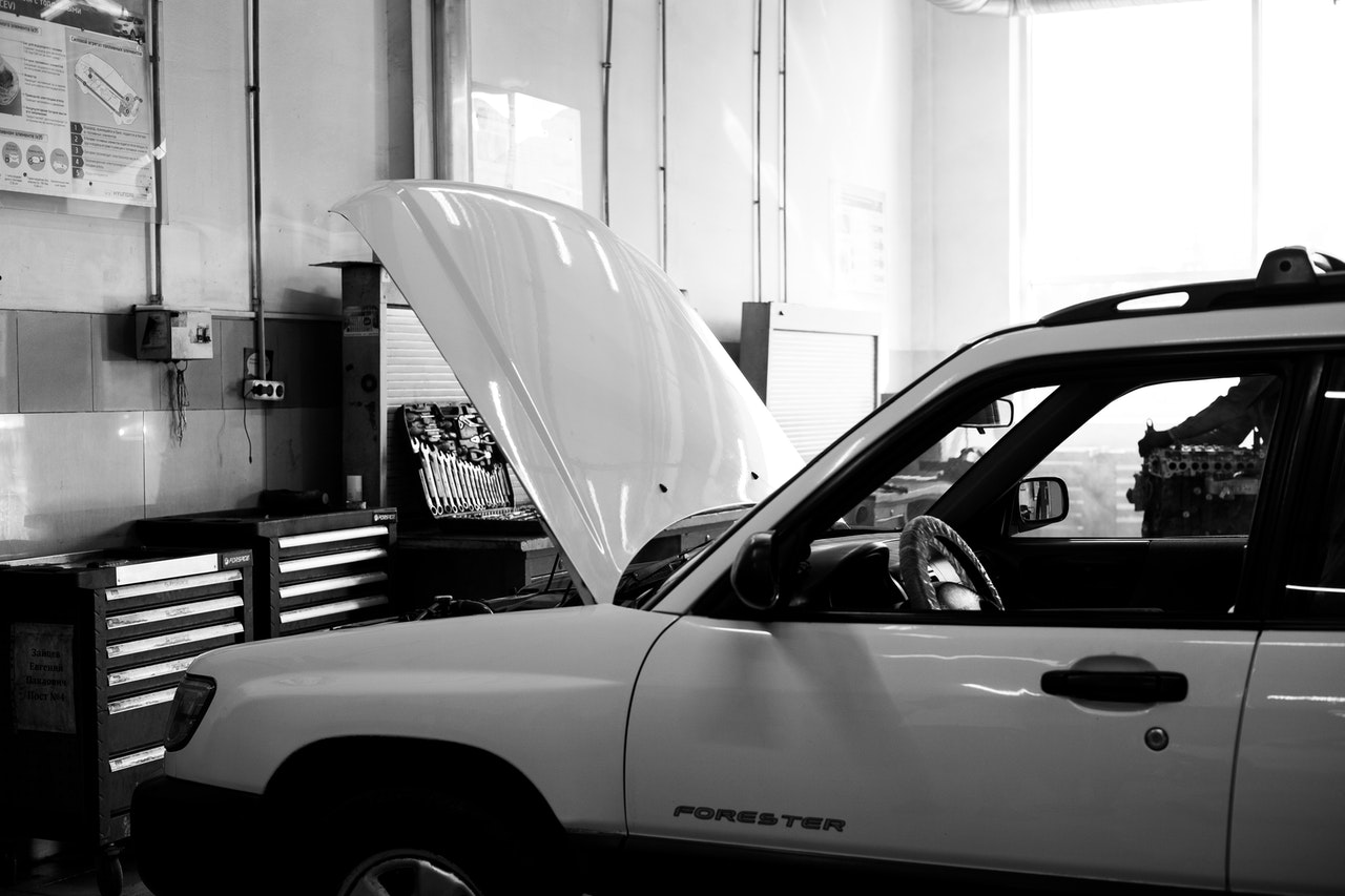 pexels-artem-podrez-8986035 Remove Vinyl Lettering From Car